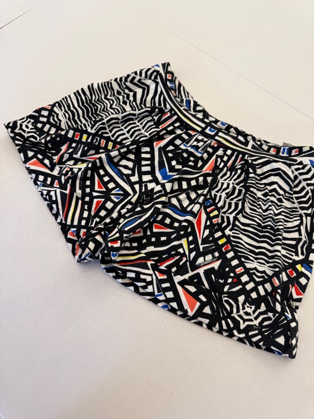 tarte Black & White Geometric Shorts with Color Accent - Picture 2 of 11